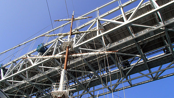 大鳴門橋と咸臨丸のマスト